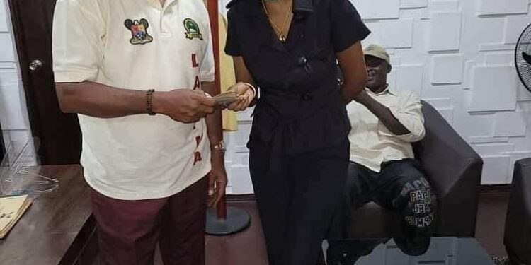 LASTMA GM Returns N52,000 Illegally Collected From Motorist In Lagos
