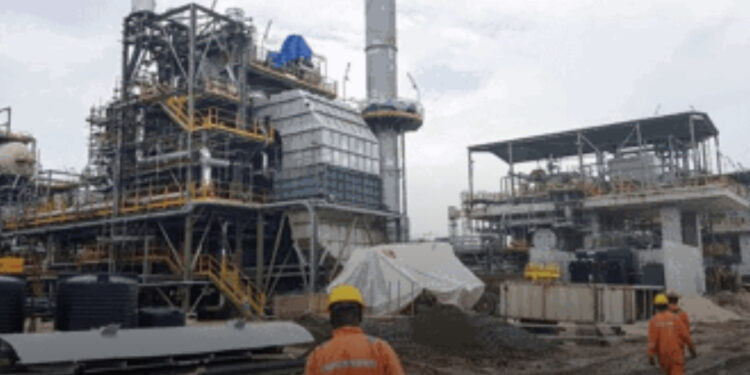 Just In: FG to sell crude oil in Naira to $15bn-Dangote Refinery