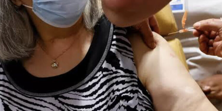 82-year-old woman dies hours after receiving COVID-19 vaccine