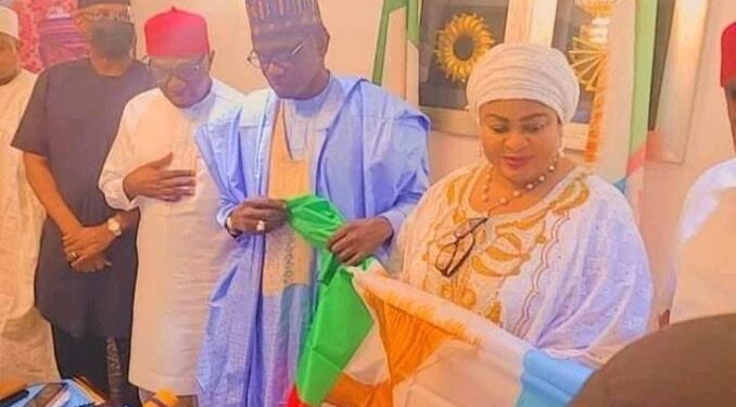 Powerful Senator Dumps PDP, Joins APC