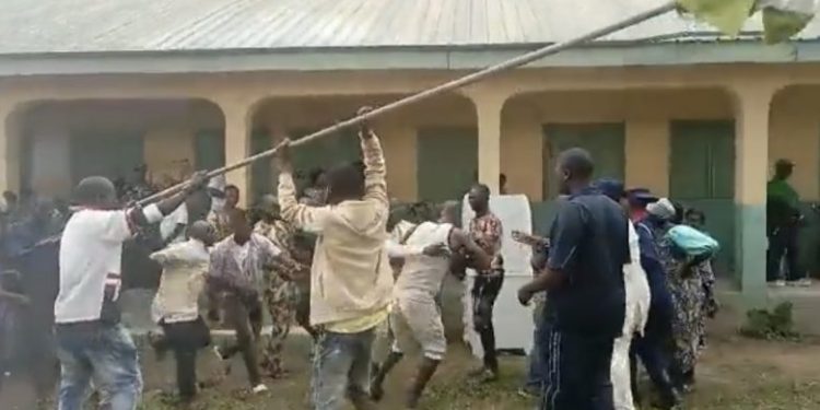 #EkitiDecides2022: Heavy fight in Ex-Governor Fayose’s Unit as Party agents exchange Punches [PHOTOS + VIDEO]