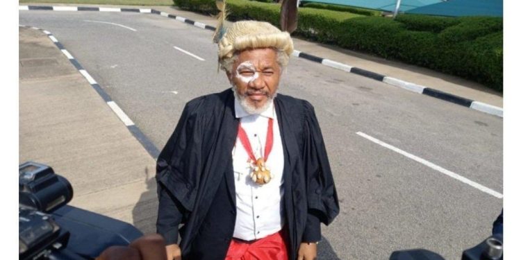Lawyer Dressed As Traditionalist Attends Proceedings At Supreme Court [PHOTOS]