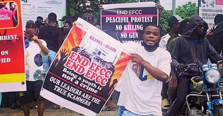 “We Worked For The Money, We Are Collecting Our Father’s Money” — Yahoo Boy Who Joined Oyo Protest Against EFCC Explains Why They Commit Internet Fraud [VIDEO]