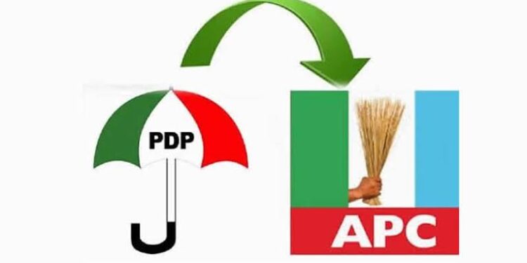 2023: PDP Vice Chairman, Hundreds of Followers Dumps Party For APC In Edo [PHOTOS]