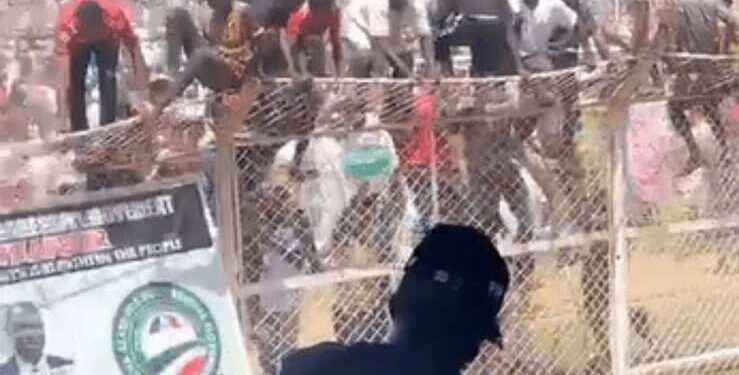 See Moment Thugs Invaded PDP campaign rally in Kaduna [VIDEO]