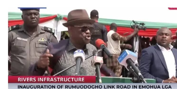 Watch Moment Gov Wike gifted jacket, hat to crowd during project inauguration [VIDEO]