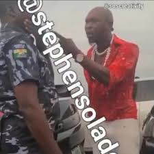 Moment Singer Seun Kuti Pushed, Slapped A Police Officer On Third Mainland Bridge [VIDEO]