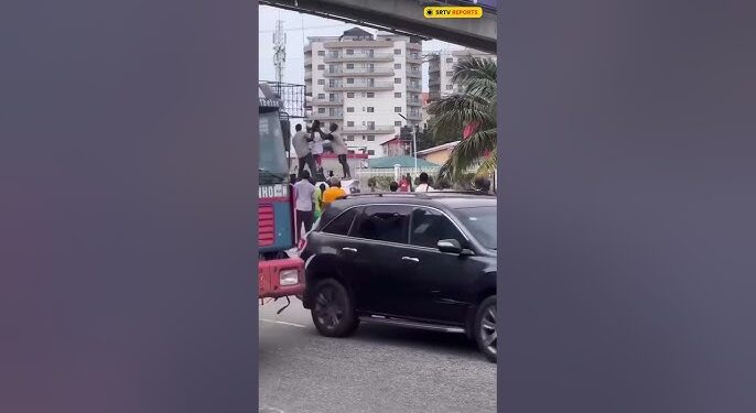 VIRAL VIDEO: Man Rescued From Committing Suicide In Lagos