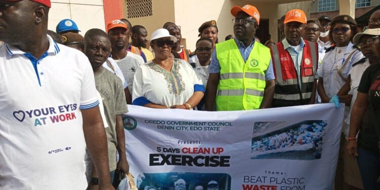 Oredo LGA Workers Commences Operation Beat Plastic Waste, Vows To Sustain Project [PHOTOS]