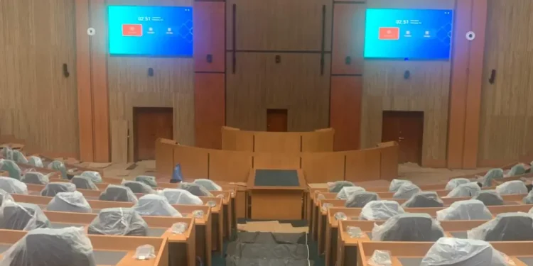 PHOTOS: After Two Years, Reps To Resume In Newly-Renovated Chamber