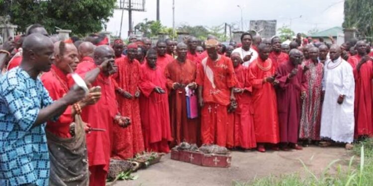 Ayelala, Sango Priests lay curse on burglars of yet-to-be commissioned police station in Edo