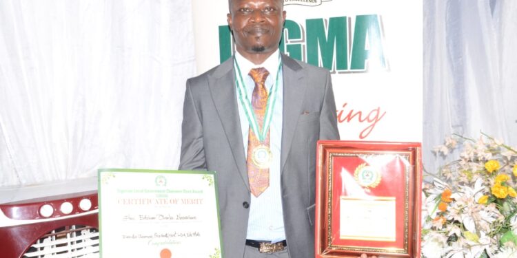 Ovia South West Council Chairman, Edobor Bags National Merit Award [PHOTOS]